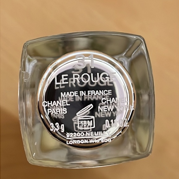 CHANEL 31 LE ROUGE LIPSTICK WITH POUCH (NWT) - Picture 4 of 8